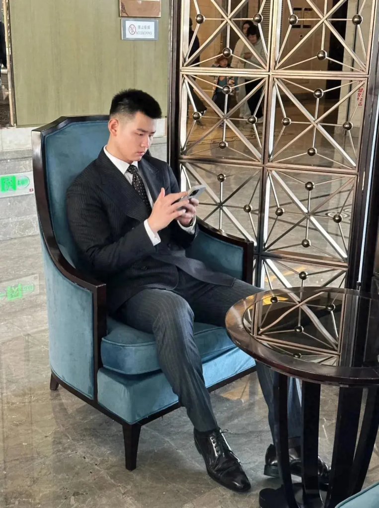 上海 193cm 西装帅哥，想恋爱的感觉