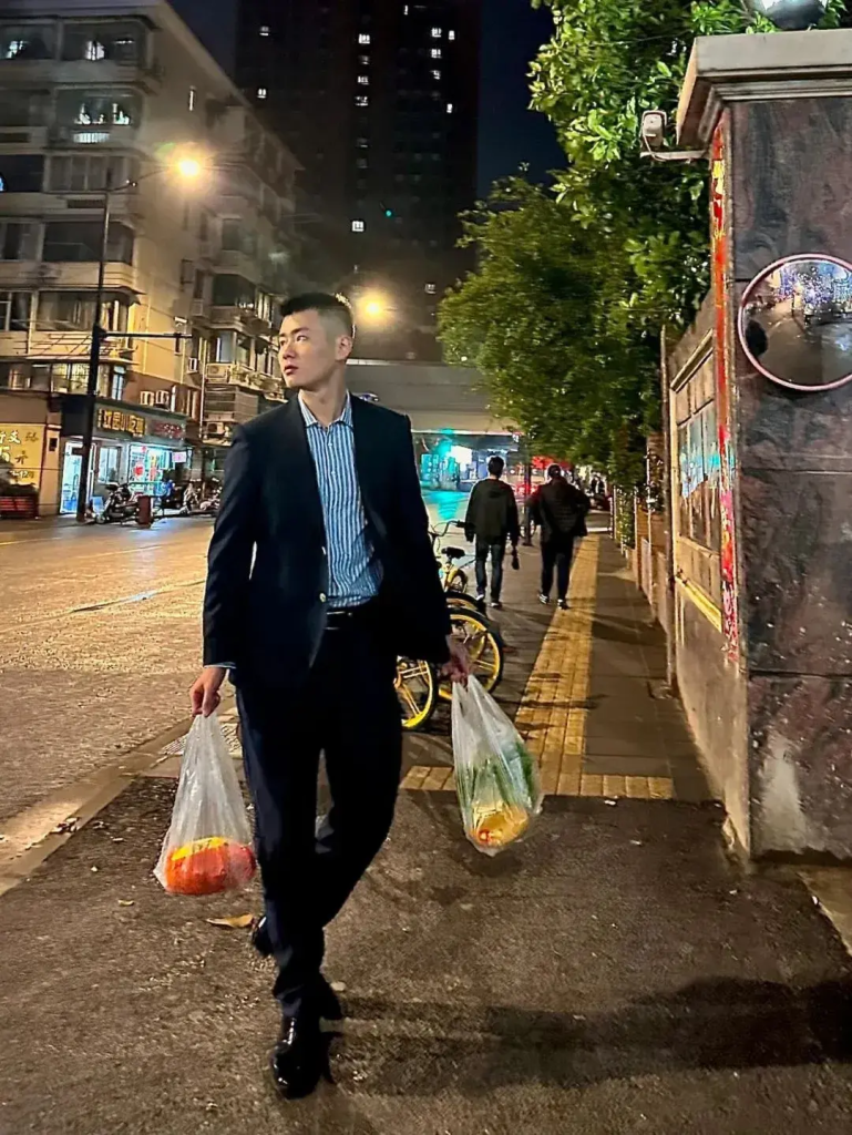 上海 193cm 西装帅哥，想恋爱的感觉