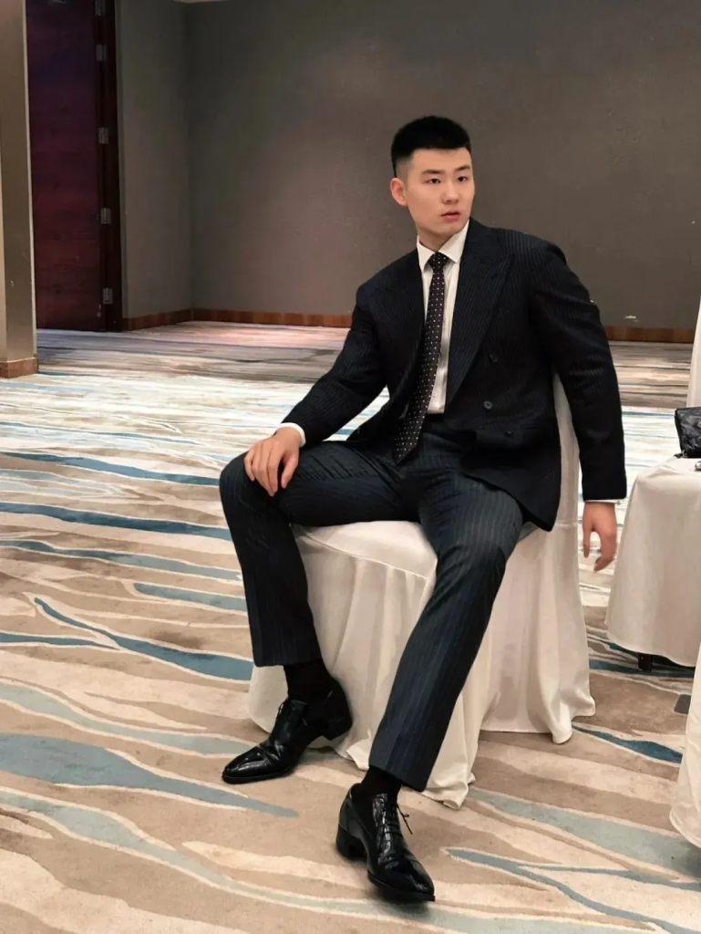 上海 193cm 西装帅哥，想恋爱的感觉