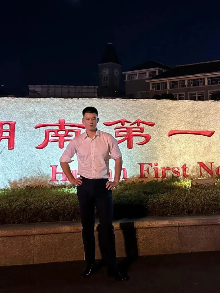 上海 193cm 西装帅哥，想恋爱的感觉