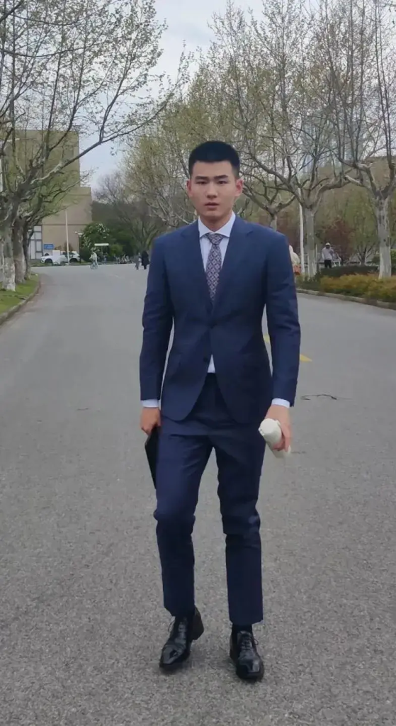 上海 193cm 西装帅哥，想恋爱的感觉