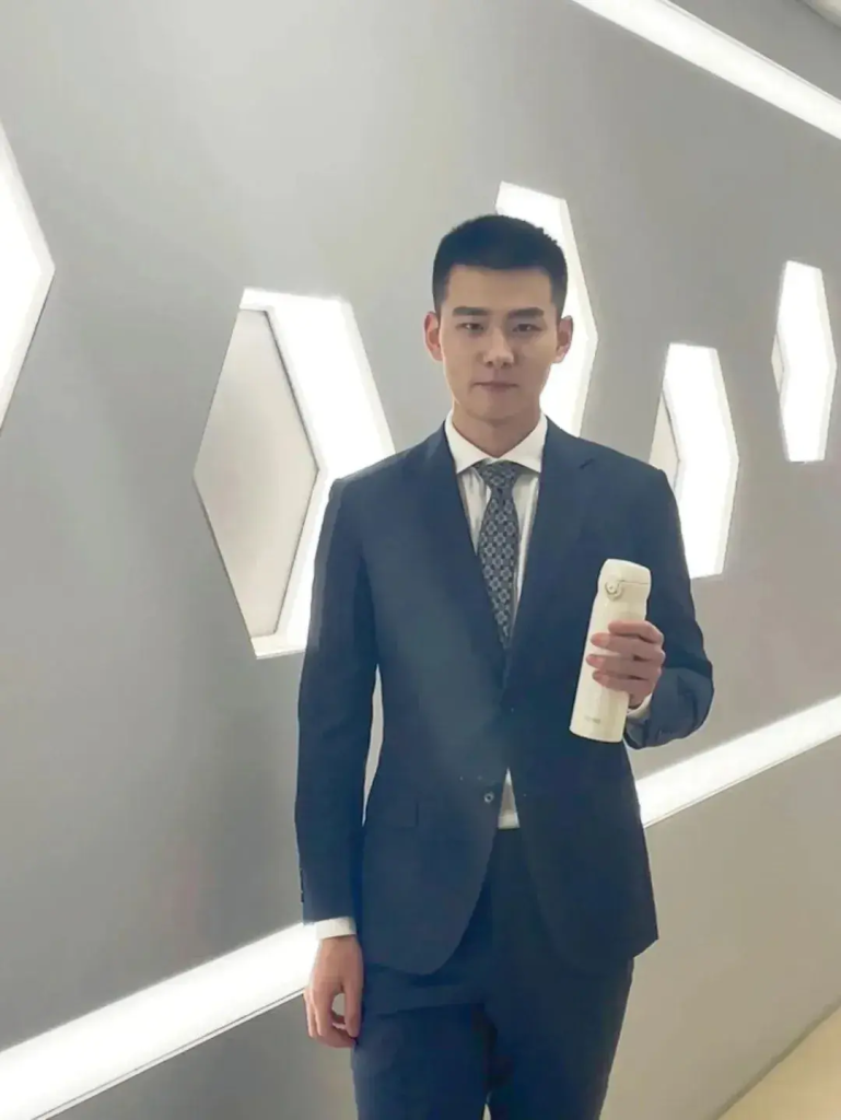 上海 193cm 西装帅哥，想恋爱的感觉