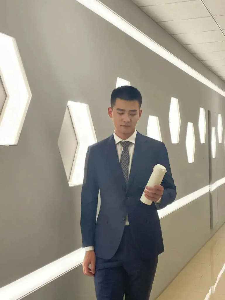 上海 193cm 西装帅哥，想恋爱的感觉