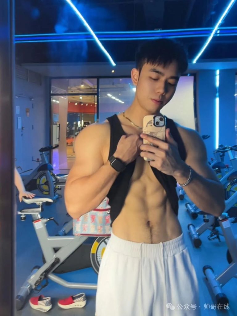 185CM 肌肉健身帅哥，这身材谁不想要?