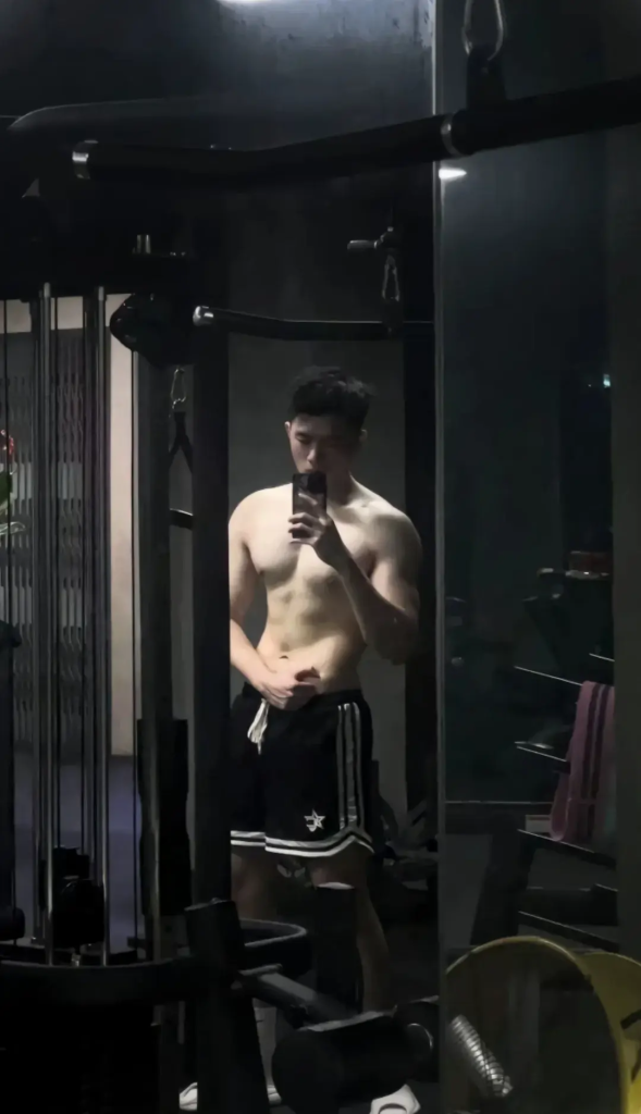 190cm 大长腿弟弟,又高又帅的体育生 190cm 大长腿弟弟,又高又帅的体育生