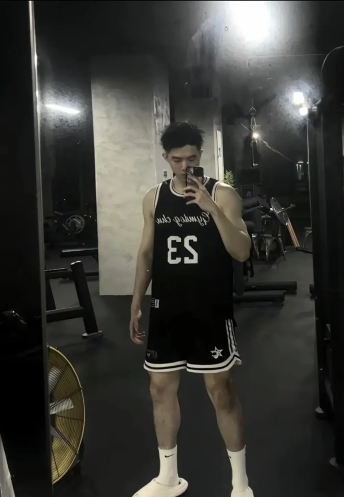 190cm 大长腿弟弟,又高又帅的体育生 190cm 大长腿弟弟,又高又帅的体育生