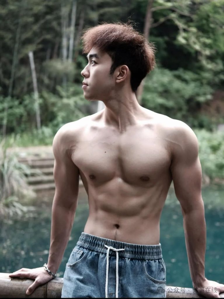 185CM 肌肉健身帅哥，这身材谁不想要?