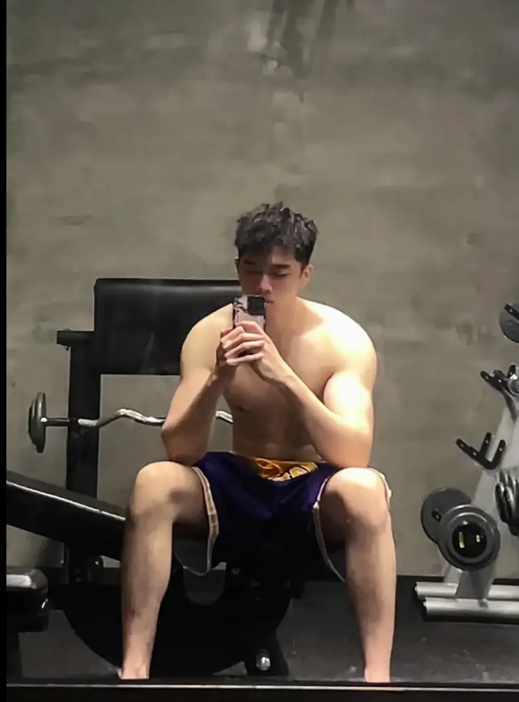 190cm 大长腿弟弟,又高又帅的体育生 190cm 大长腿弟弟,又高又帅的体育生