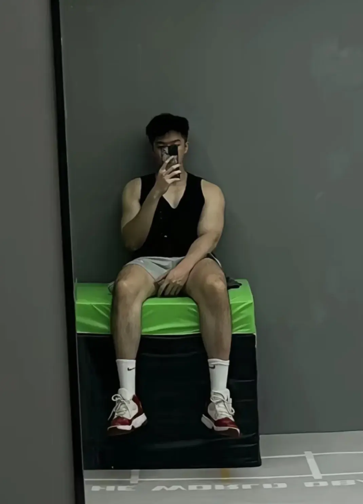 190cm 大长腿弟弟,又高又帅的体育生 190cm 大长腿弟弟,又高又帅的体育生