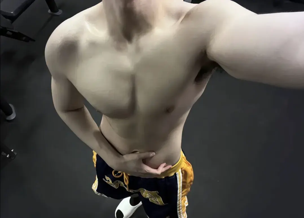 190cm 大长腿弟弟,又高又帅的体育生 190cm 大长腿弟弟,又高又帅的体育生