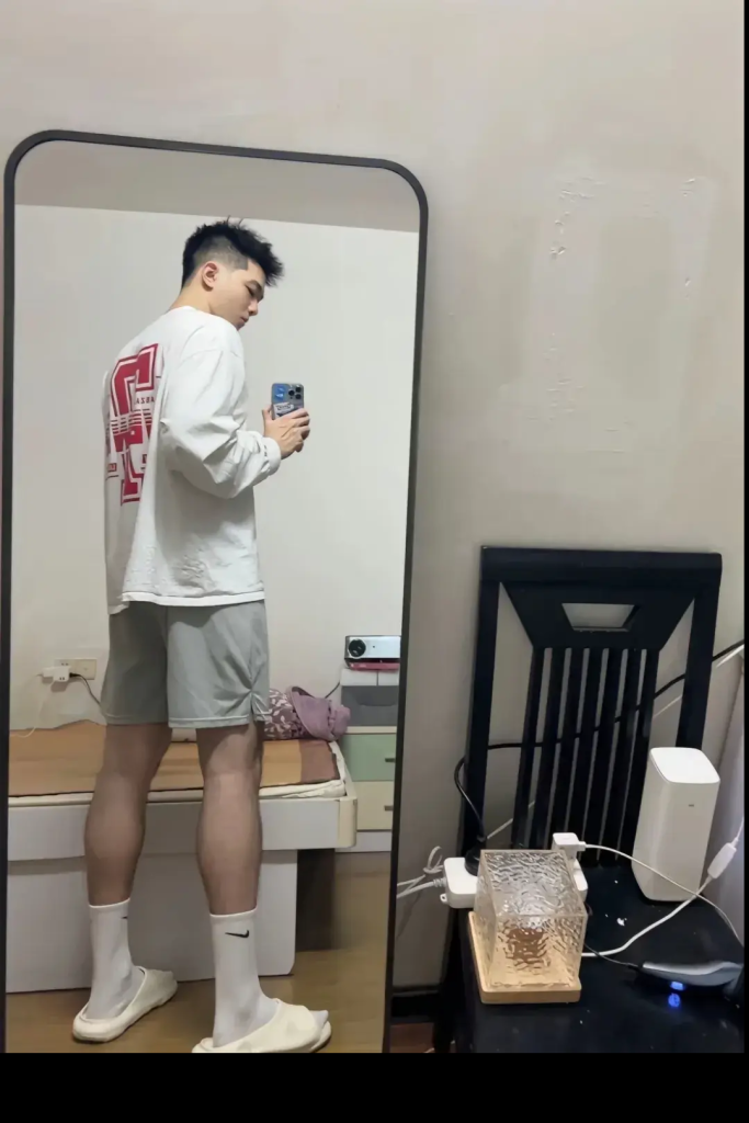 190cm 大长腿弟弟,又高又帅的体育生 190cm 大长腿弟弟,又高又帅的体育生