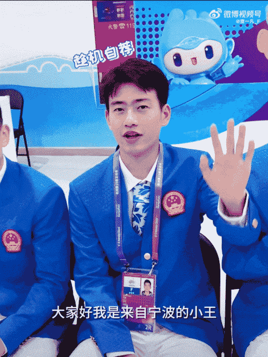 羽毛球男神王昶被队医按地上拉伸,这画面免费能看? 羽毛球男神王昶被队医按地上拉伸,这画面免费能看?