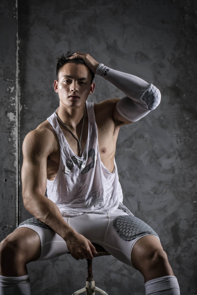 一套禁欲系硬汉硬控凤写真,这实力被制服了 一套禁欲系硬汉硬控凤写真,这实力被制服了