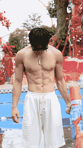 被小盆友摸腹肌的薄肌体育生，衣裤淋透的肌肉帅哥谁能顶得住啊？