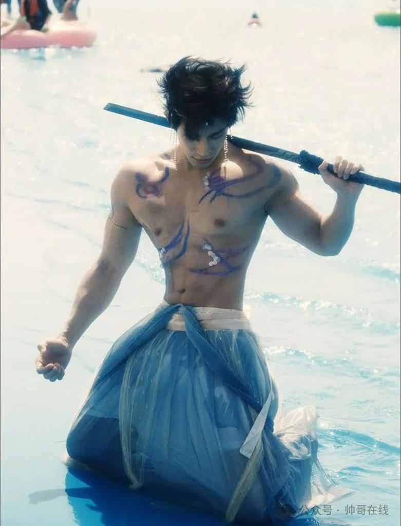 身材超顶的网红肌肉帅哥，颜高条顺也太帅了！