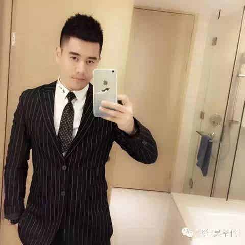 霸道总裁硬汉晒生活，你造他平时是怎样吗？