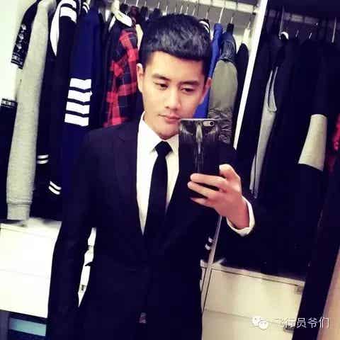 霸道总裁硬汉晒生活，你造他平时是怎样吗？