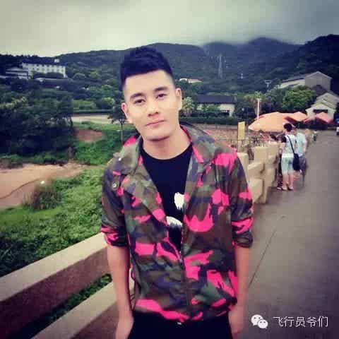 霸道总裁硬汉晒生活，你造他平时是怎样吗？