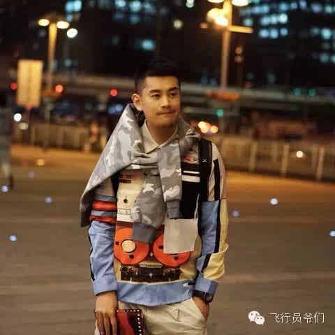 霸道总裁硬汉晒生活，你造他平时是怎样吗？