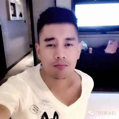 霸道总裁硬汉晒生活，你造他平时是怎样吗？