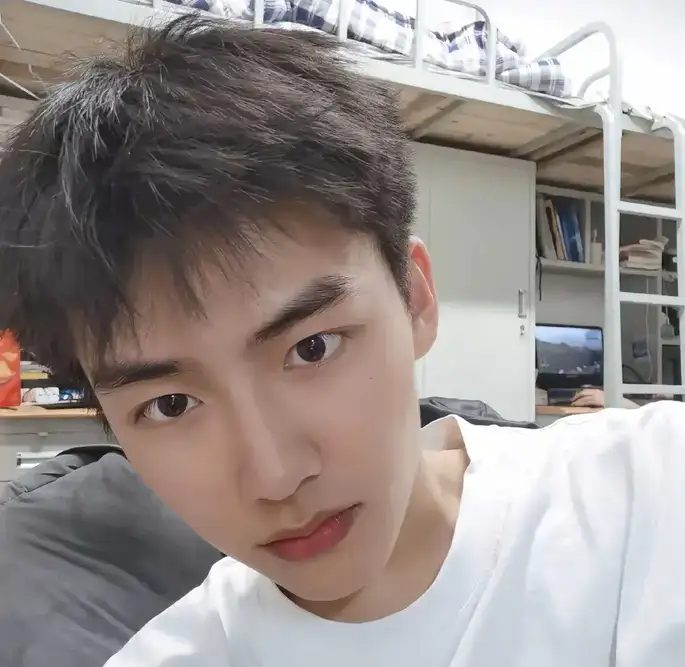 185cm 山东明眸皓齿 22 阳光男孩 185cm 山东明眸皓齿 22 阳光男孩