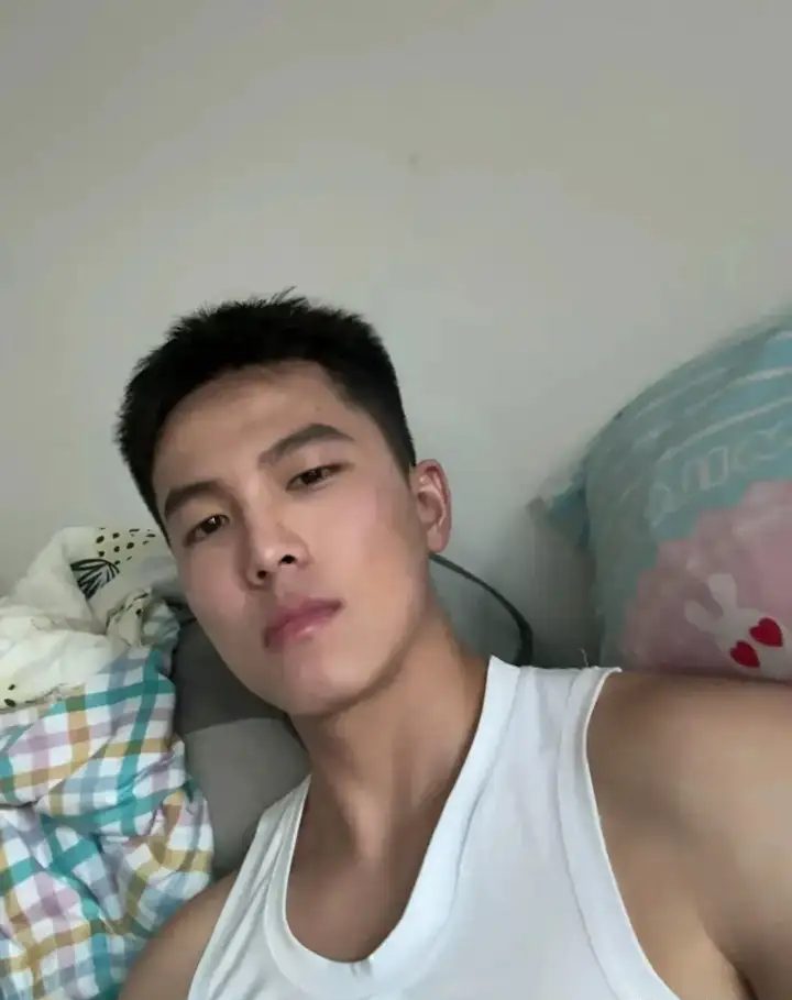 185 单眼皮男神，20 的奶版《上瘾》顾海