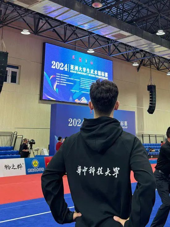 中信建投实习生体育生帅哥拍 Vlog 泄密被辞退 中信建投实习生体育生帅哥拍 Vlog 泄密被辞退