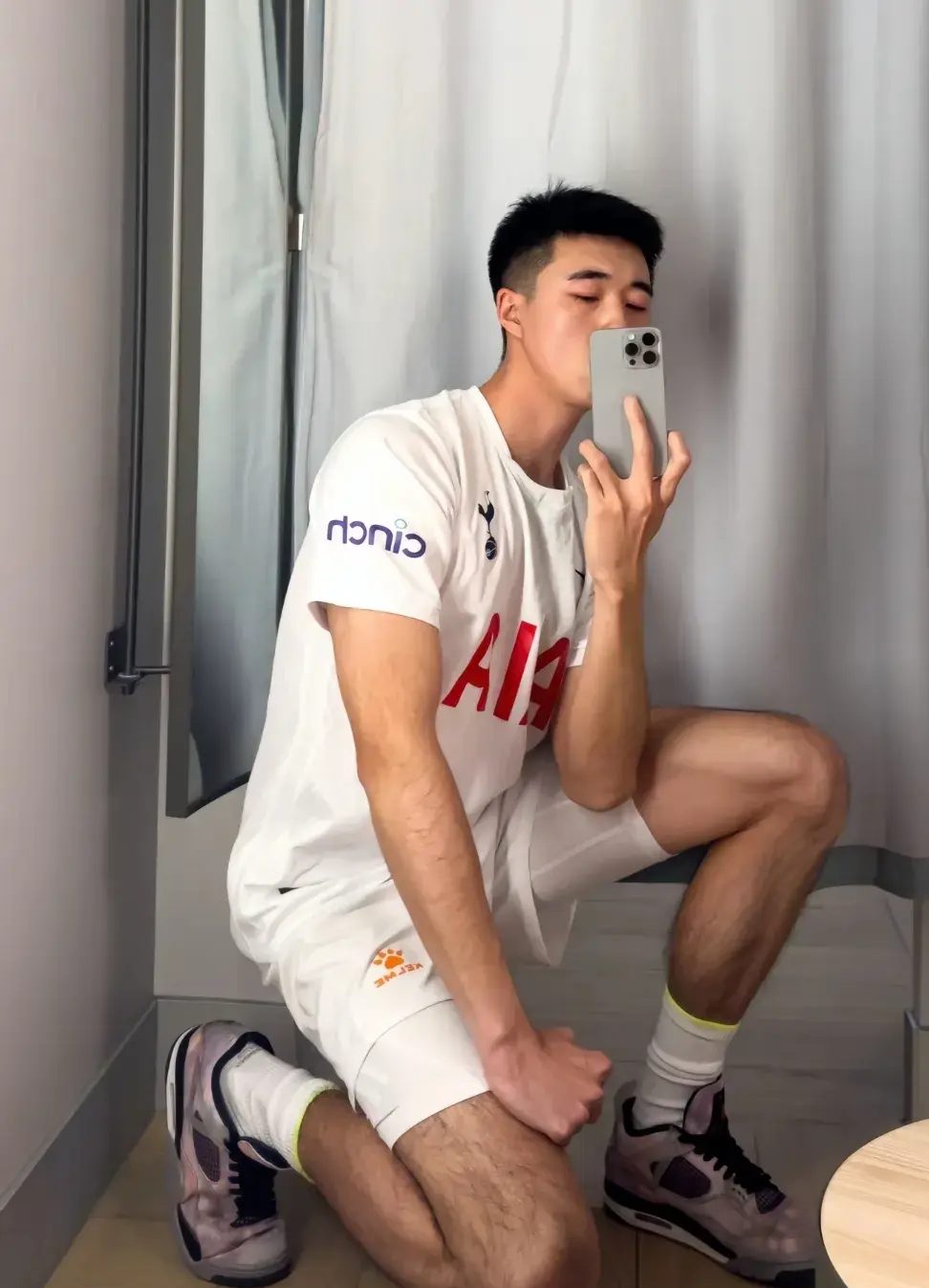 中信建投实习生体育生帅哥拍 Vlog 泄密被辞退 中信建投实习生体育生帅哥拍 Vlog 泄密被辞退