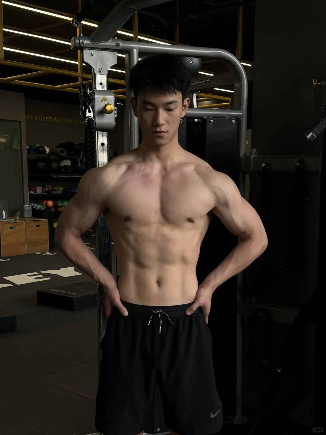 成都鲜肉 00 后直男肌肉完美身