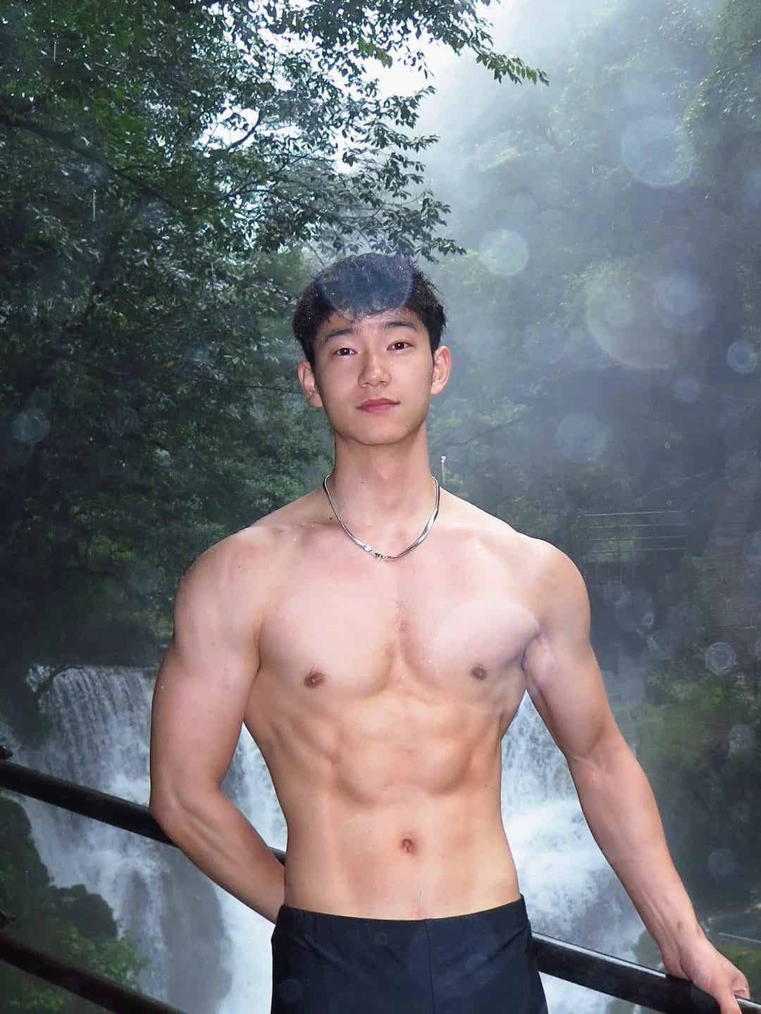 成都鲜肉 00 后直男肌肉完美身