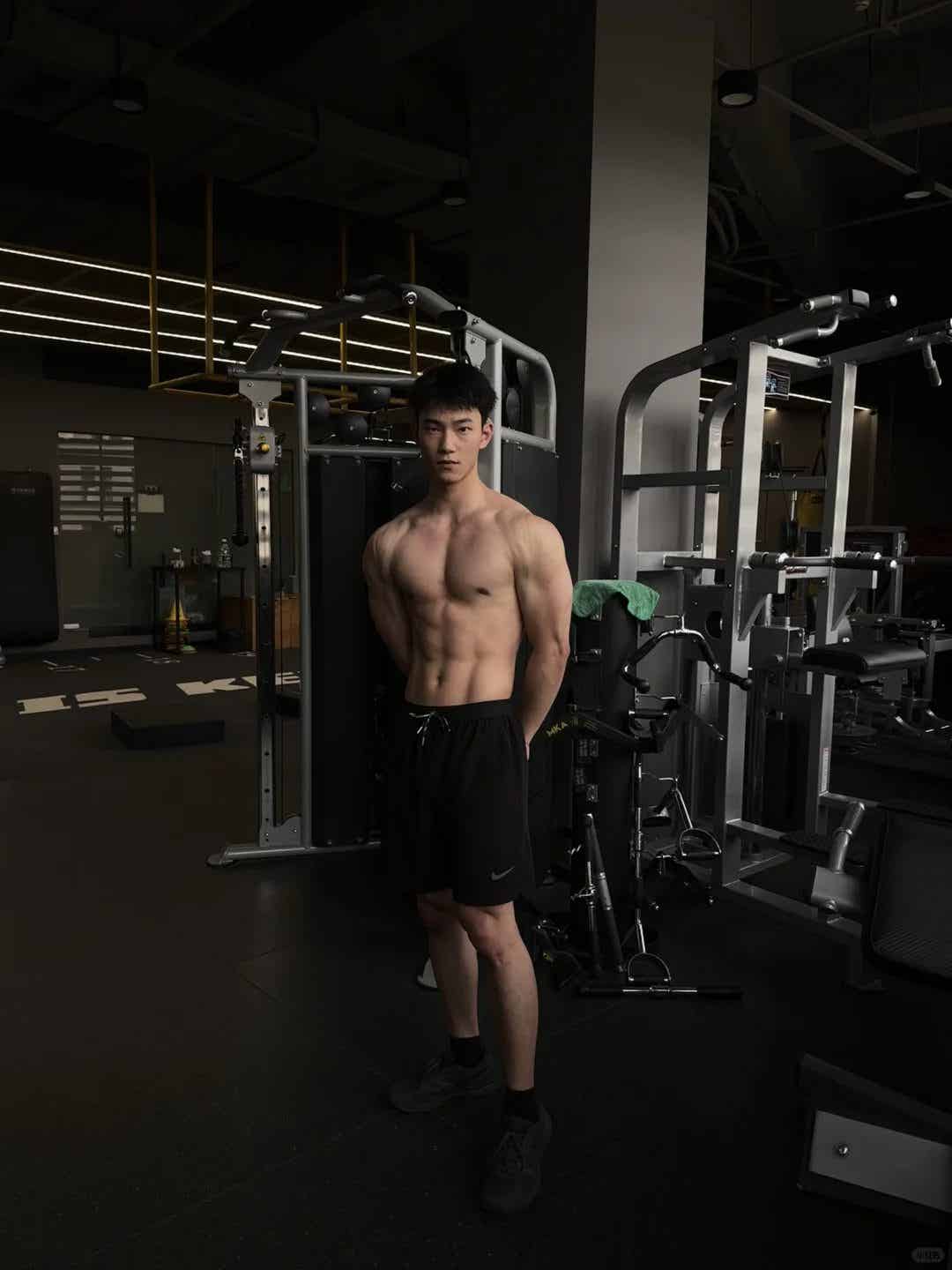 成都鲜肉 00 后直男肌肉完美身