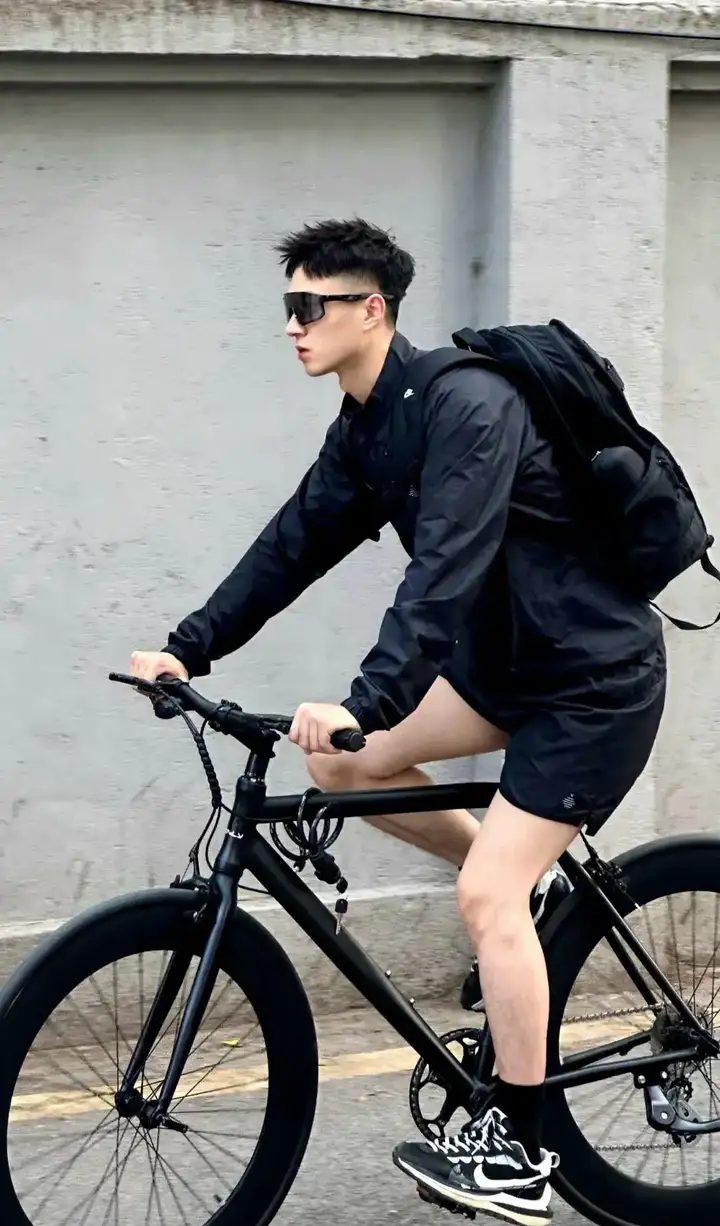 东北 180cm 的性感大白腿帅哥