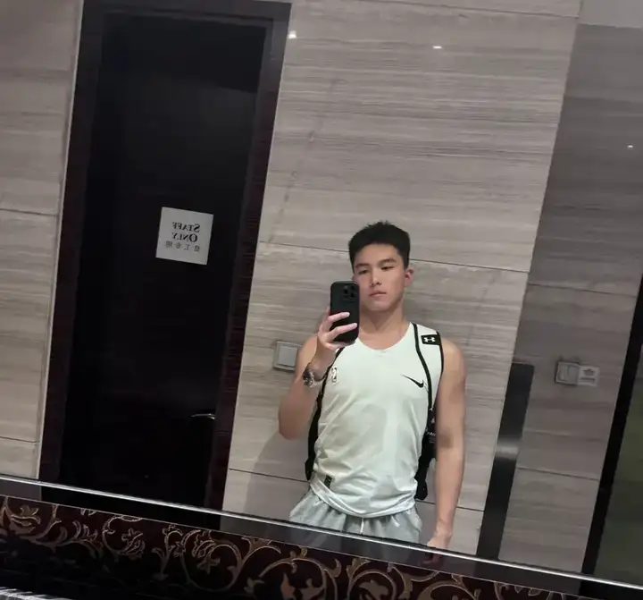 185 单眼皮男神，20 的奶版《上瘾》顾海