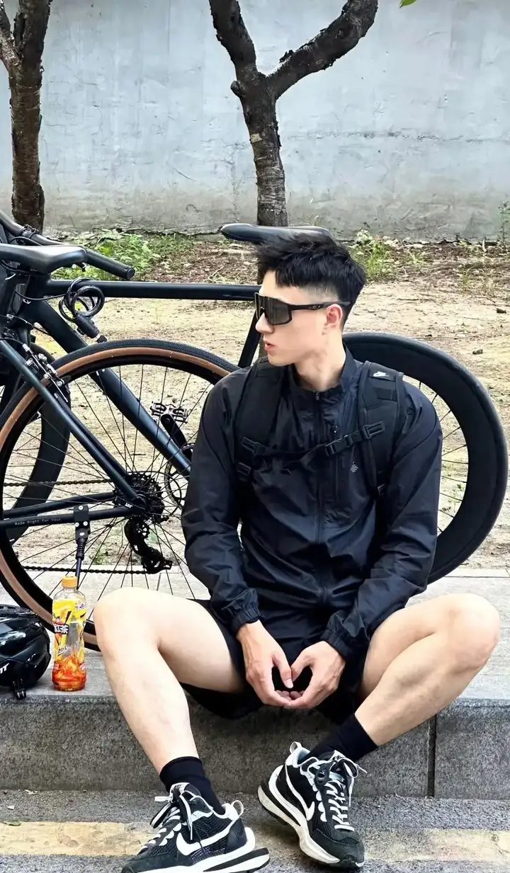 东北 180cm 的性感大白腿帅哥