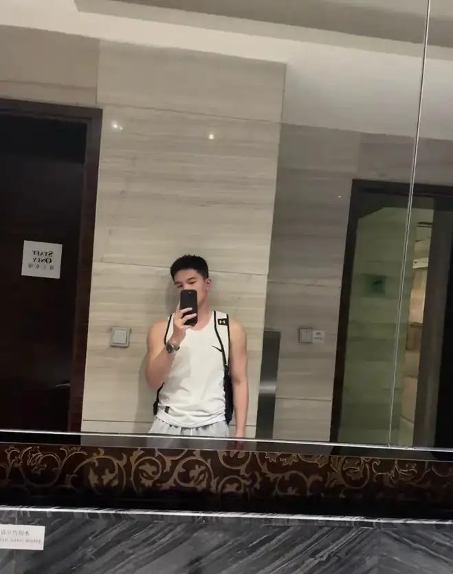 185 单眼皮男神，20 的奶版《上瘾》顾海