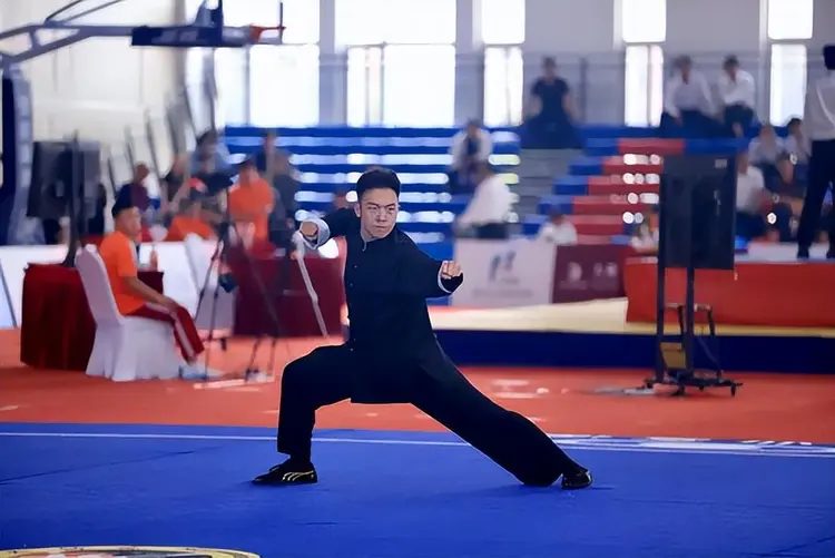 中信建投实习生体育生帅哥拍 Vlog 泄密被辞退 中信建投实习生体育生帅哥拍 Vlog 泄密被辞退