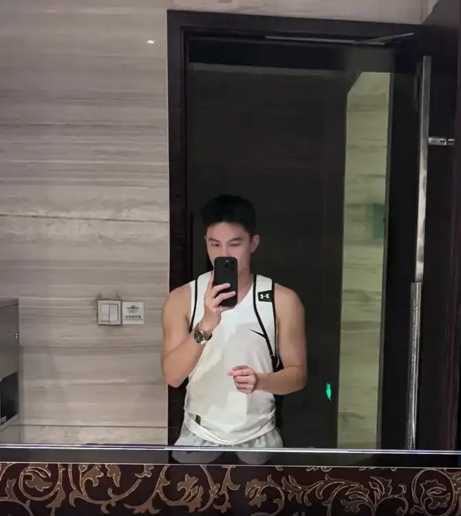 185 单眼皮男神，20 的奶版《上瘾》顾海