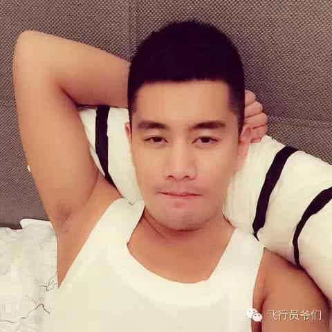 霸道总裁硬汉晒生活，你造他平时是怎样吗？