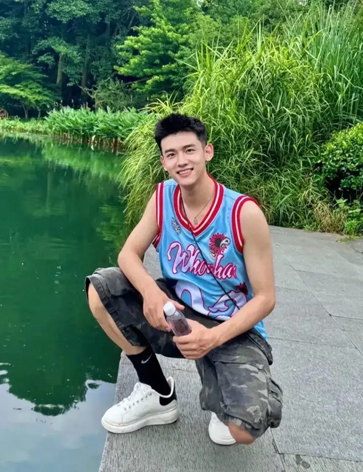 阳光足球少年,解开他的青春秘密 阳光足球少年,解开他的青春秘密