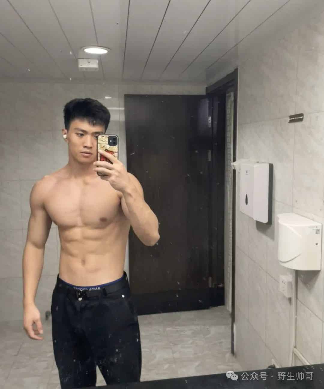 北体大二肌肉体育生运动男大也太可了！鼻子好大呀！