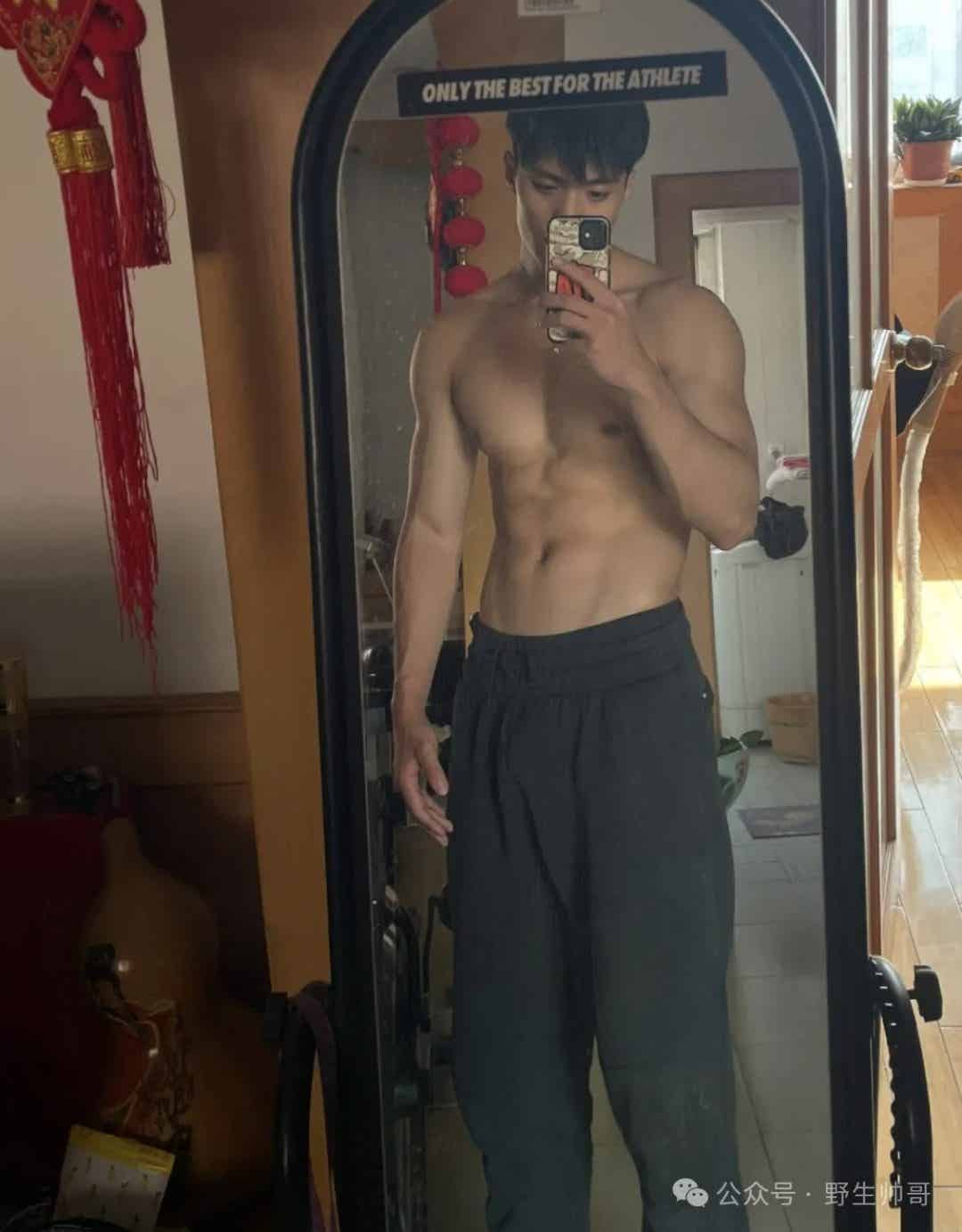 北体大二肌肉体育生运动男大也太可了！鼻子好大呀！