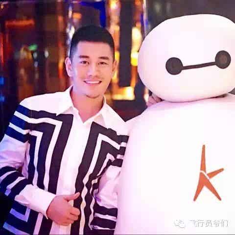 霸道总裁硬汉晒生活，你造他平时是怎样吗？