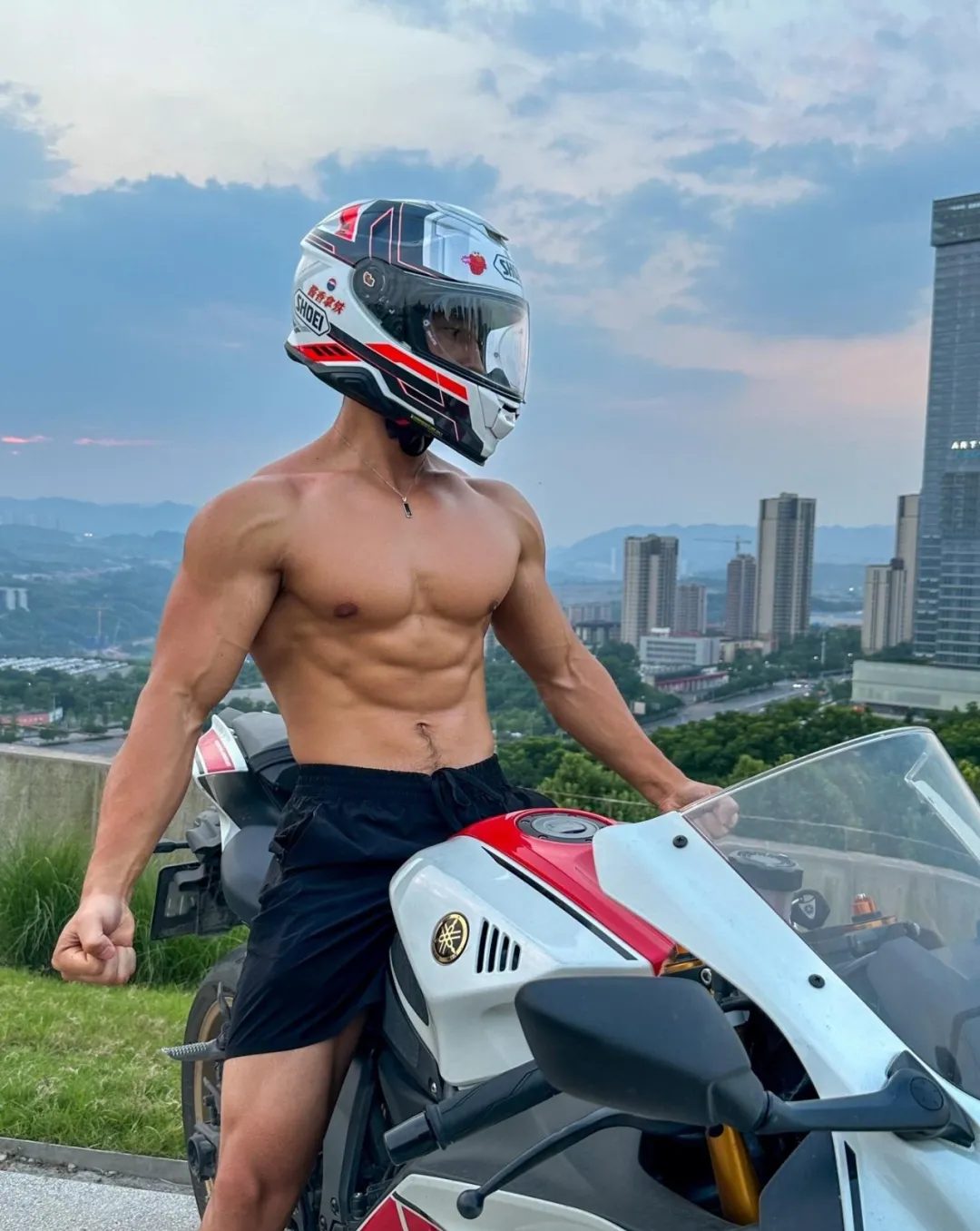 迷彩荷尔蒙下的肌肉小哥 迷彩荷尔蒙下的肌肉小哥