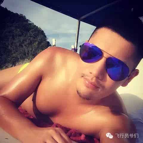 霸道总裁硬汉晒生活，你造他平时是怎样吗？