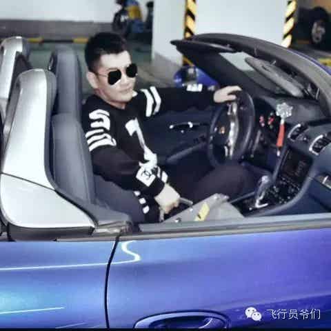 霸道总裁硬汉晒生活，你造他平时是怎样吗？