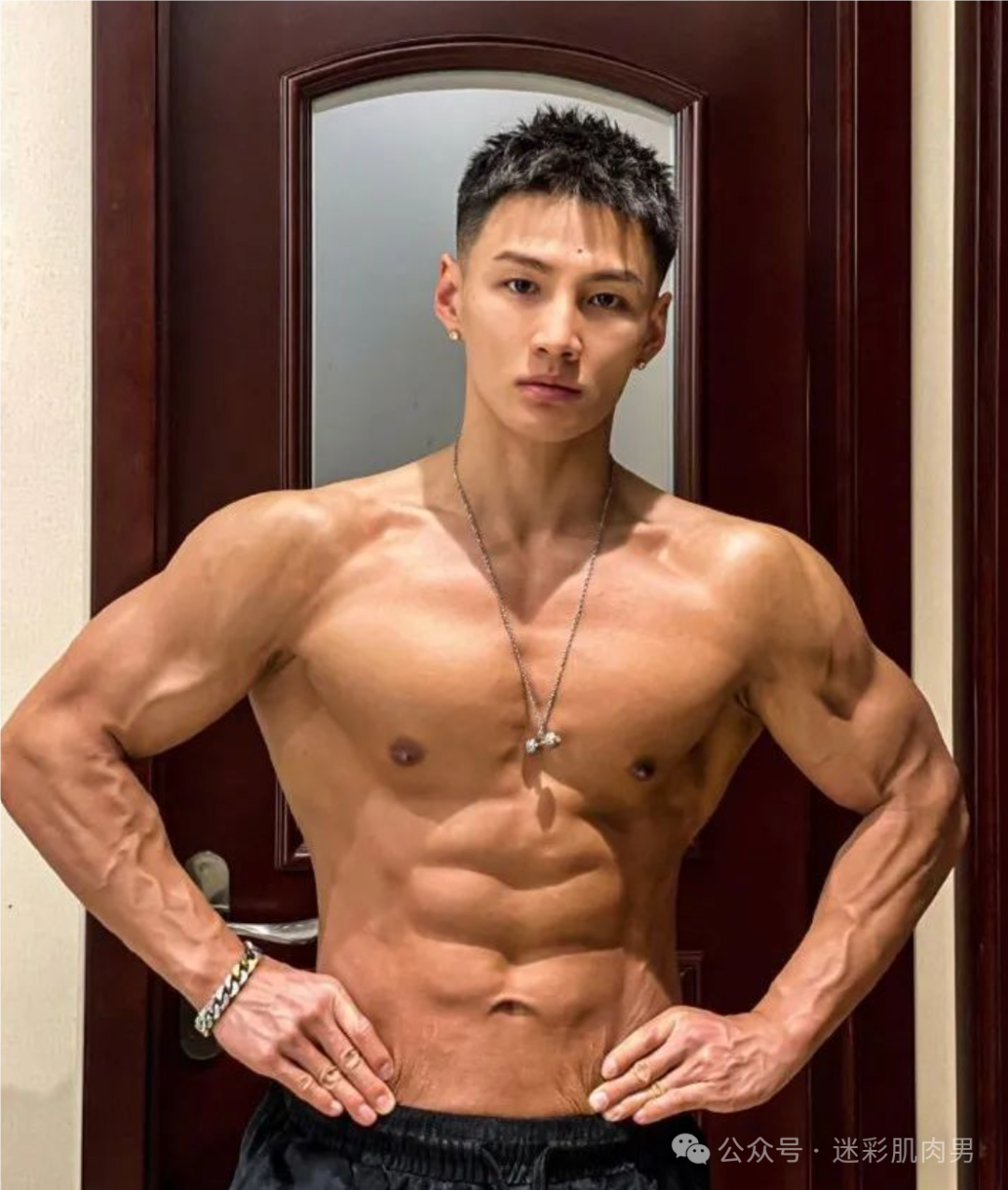  你们想要的不穿衣服的肌肉司机来了！