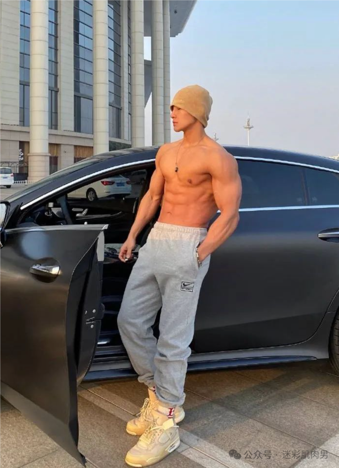  你们想要的不穿衣服的肌肉司机来了！