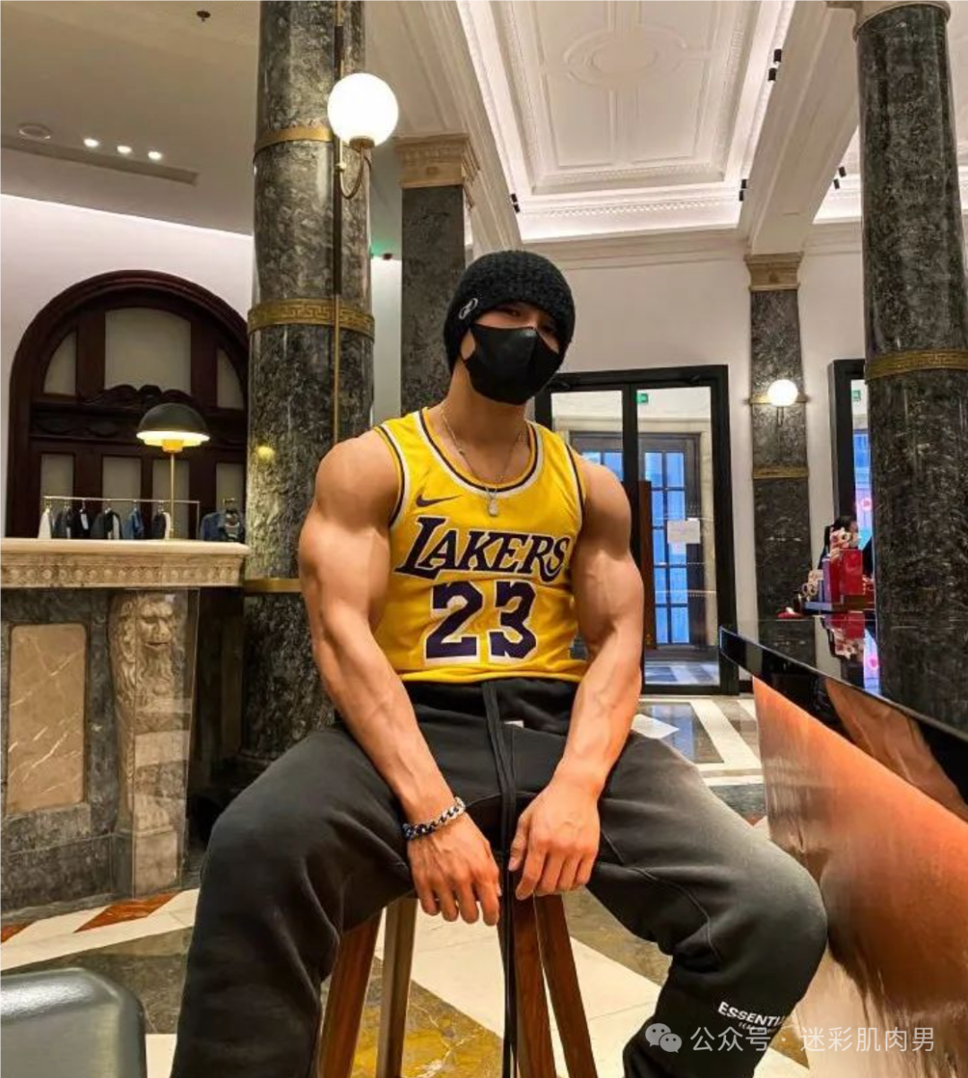  你们想要的不穿衣服的肌肉司机来了！