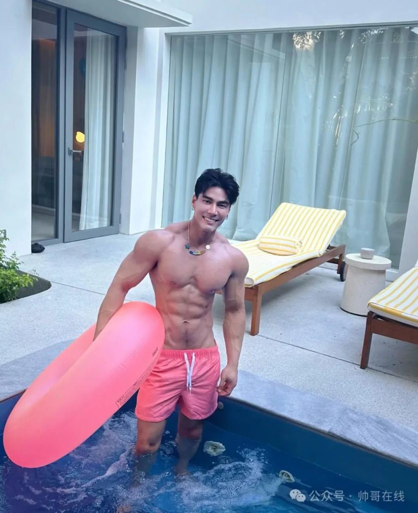 红黑皮双开门肌肉健身小哥,这种顶级手办谁在收藏? 红黑皮双开门肌肉健身小哥,这种顶级手办谁在收藏?