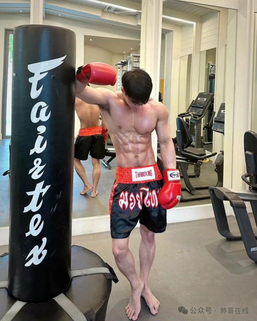 红黑皮双开门肌肉健身小哥,这种顶级手办谁在收藏? 红黑皮双开门肌肉健身小哥,这种顶级手办谁在收藏?